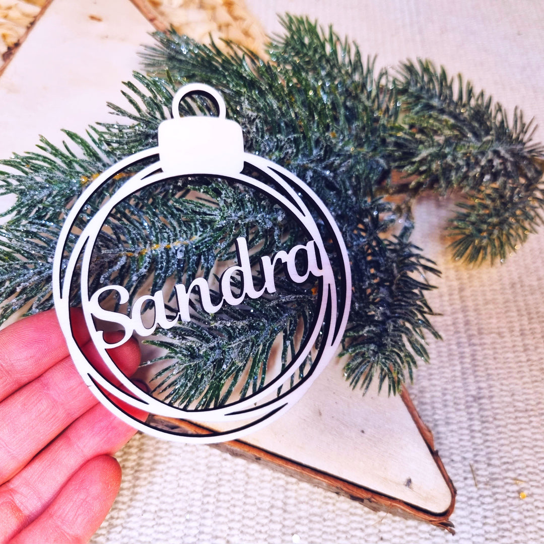 personalisierte Christbaumkugel aus Holz