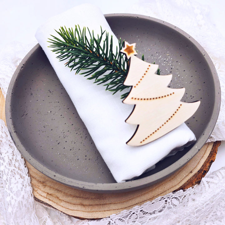 personalisierte Tischkarte Tannenbaum aus Holz