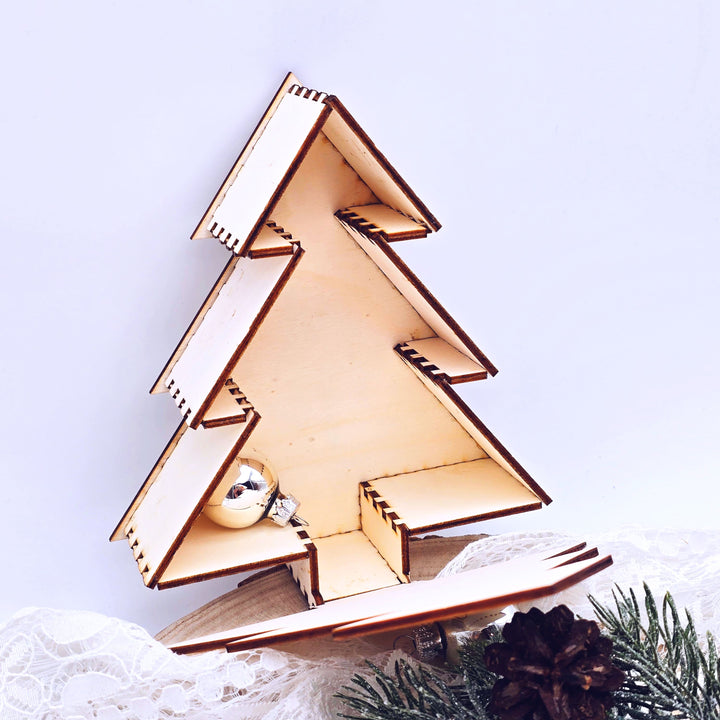 befüllbarer Tannenbaum aus Holz