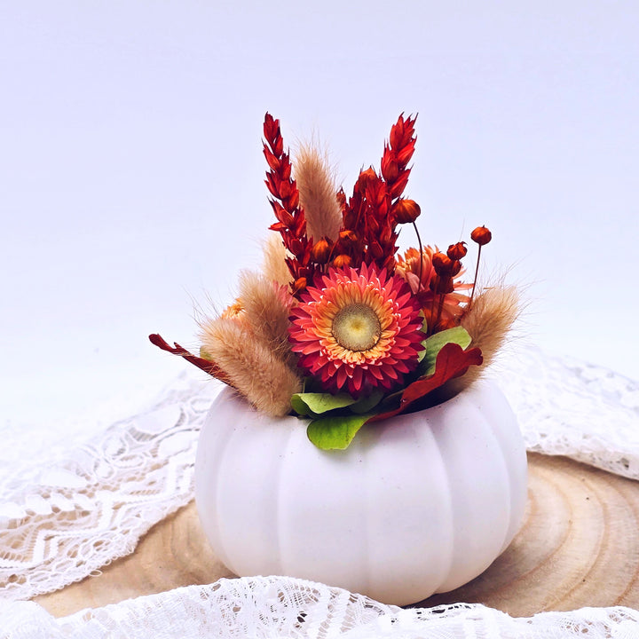 Herbstdeko - Kürbis mit Trockenblumen