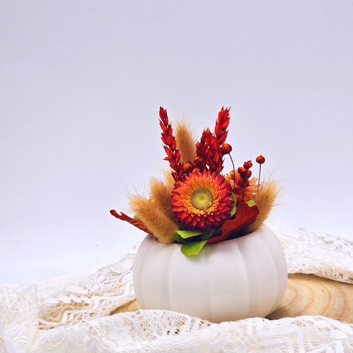 Herbstdeko - Kürbis mit Trockenblumen