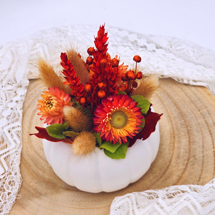 Herbstdeko - Kürbis mit Trockenblumen